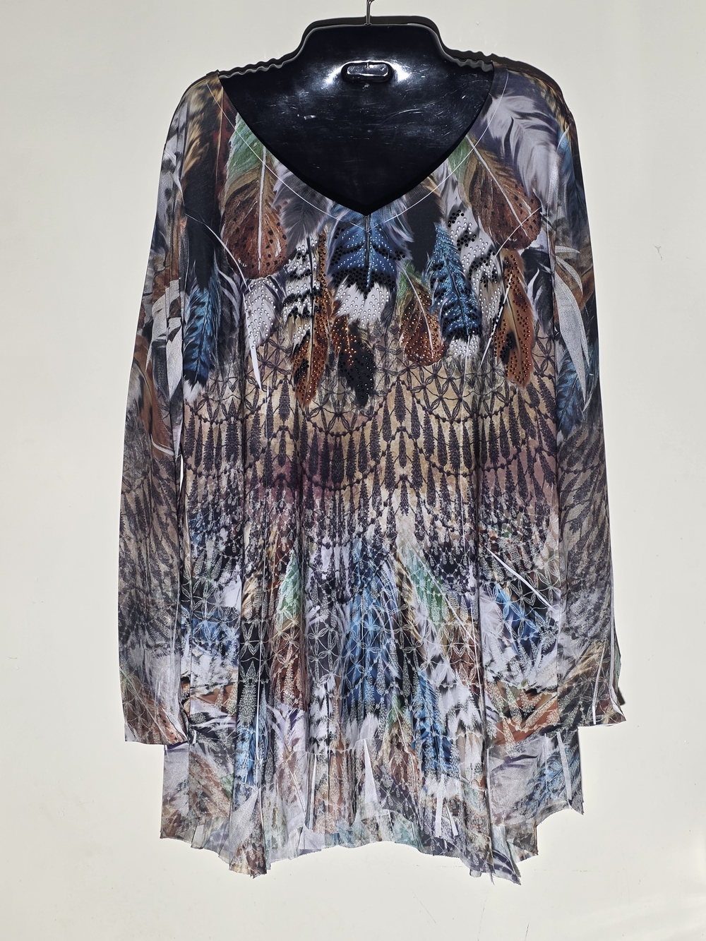 Cover Charge V-Neck Feather-Print Tunic Top in Multicolor (Size M)